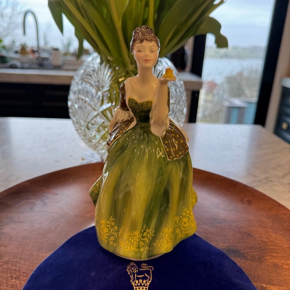 Royal Doulton Pretty Ladies Figurine "Fleur" HN 2368 - Picture 1 of 9